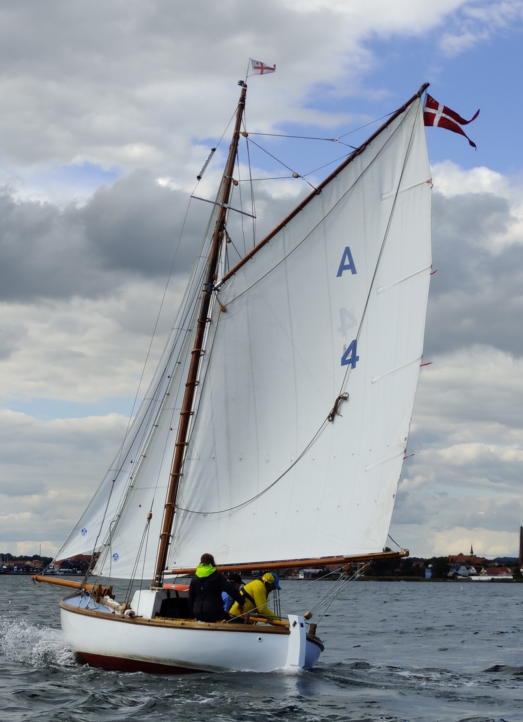 Til klubbens førerprøve (udvidet duelighed), vises der at man både kan havnemanøvrer, MOB og meget mere, alt sammen kun for sejl.